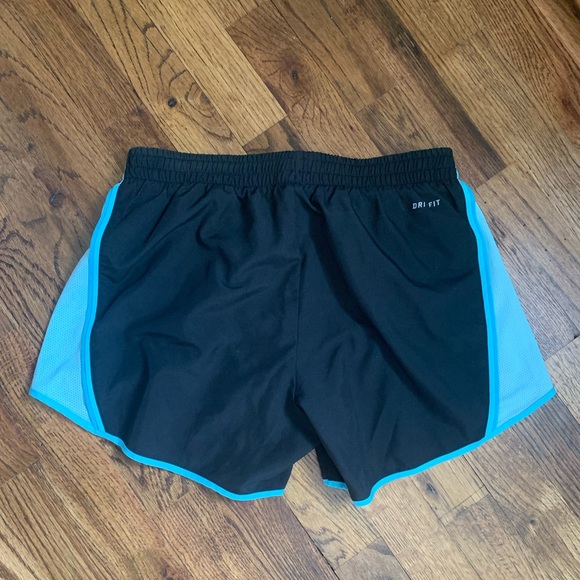 Nike Running Shorts - Picture 3 of 3